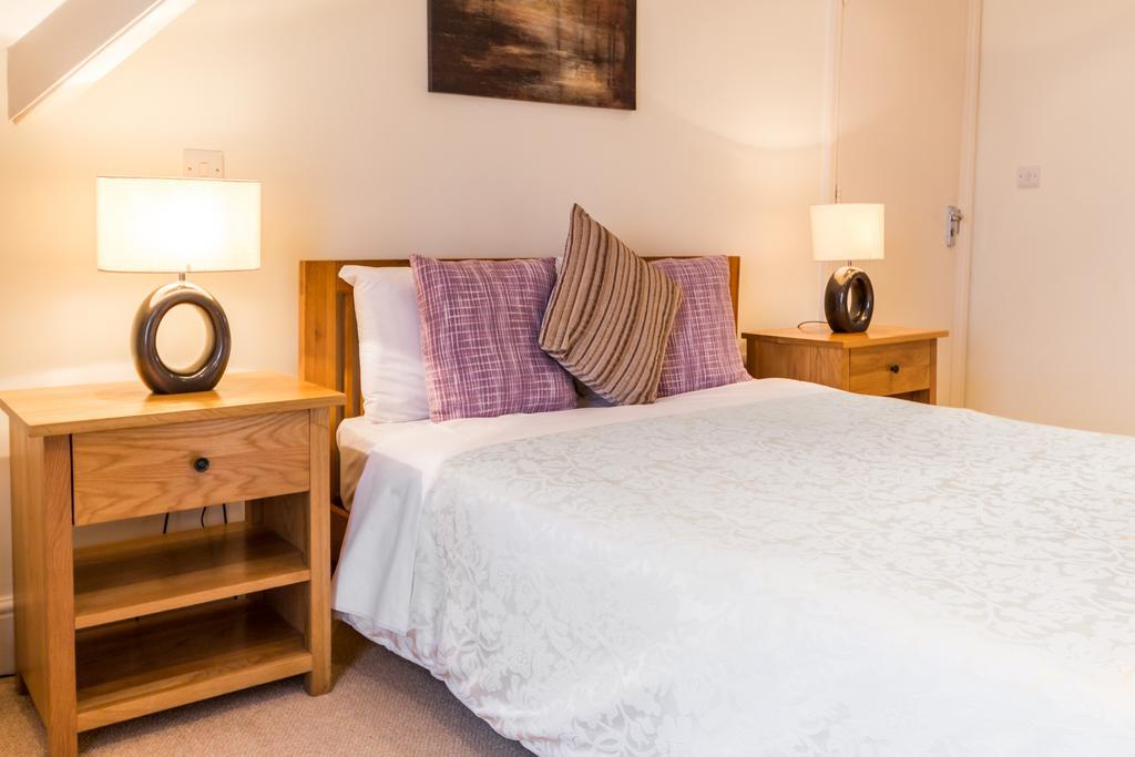 Villiers Lodge Surbiton Esterno foto